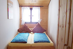 Schlafzimmer mit Doppelbett - Ferienhaus Bayerischer Wald
